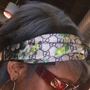 Gently Used Designer Headband: Gucci
